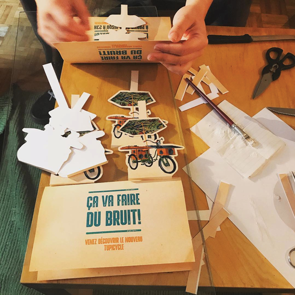 Handmade invitation / Paper, print and mechanics
